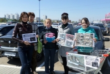 Челнинские волонтеры сфотографировались на фоне замурованных подвалов